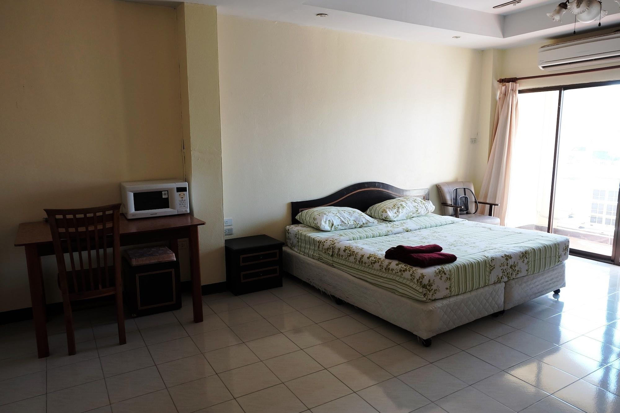 Parinya'S Apartment Pattaya Exterior photo