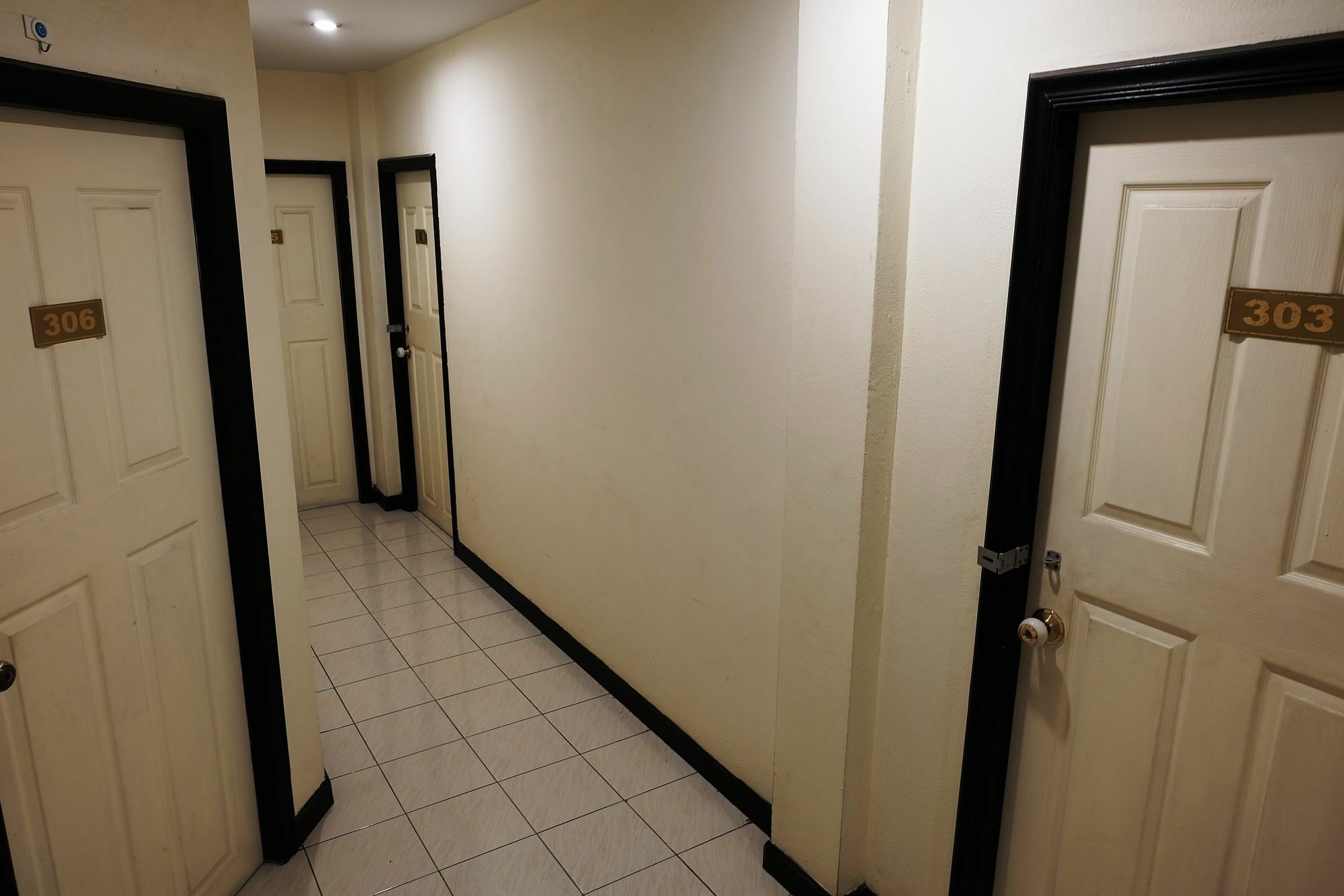 Parinya'S Apartment Pattaya Exterior photo