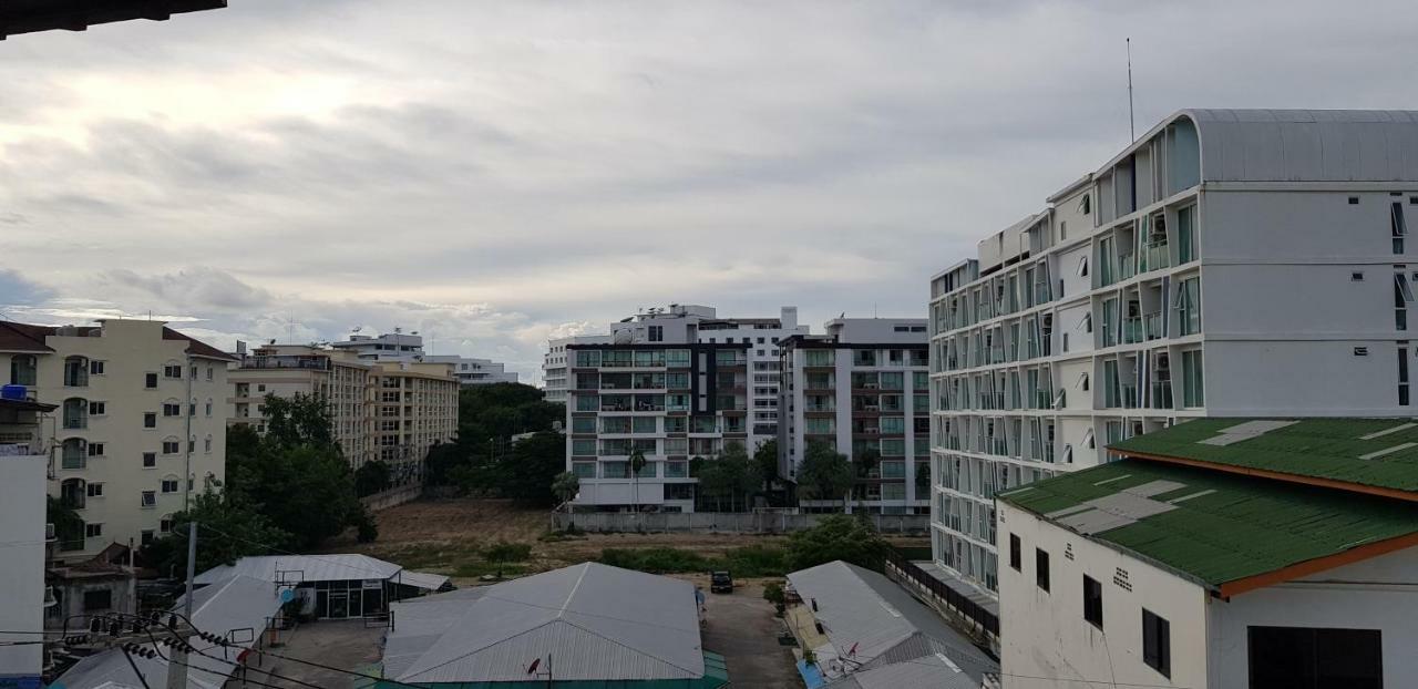 Parinya'S Apartment Pattaya Exterior photo