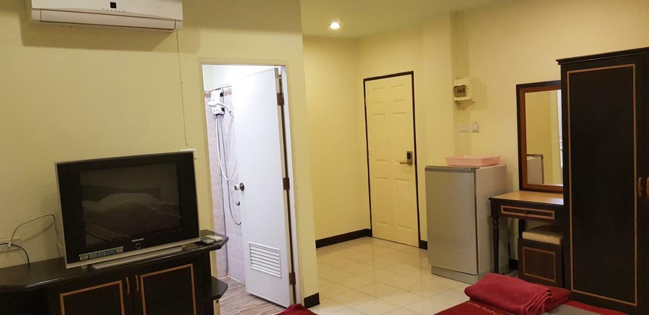 Parinya'S Apartment Pattaya Exterior photo