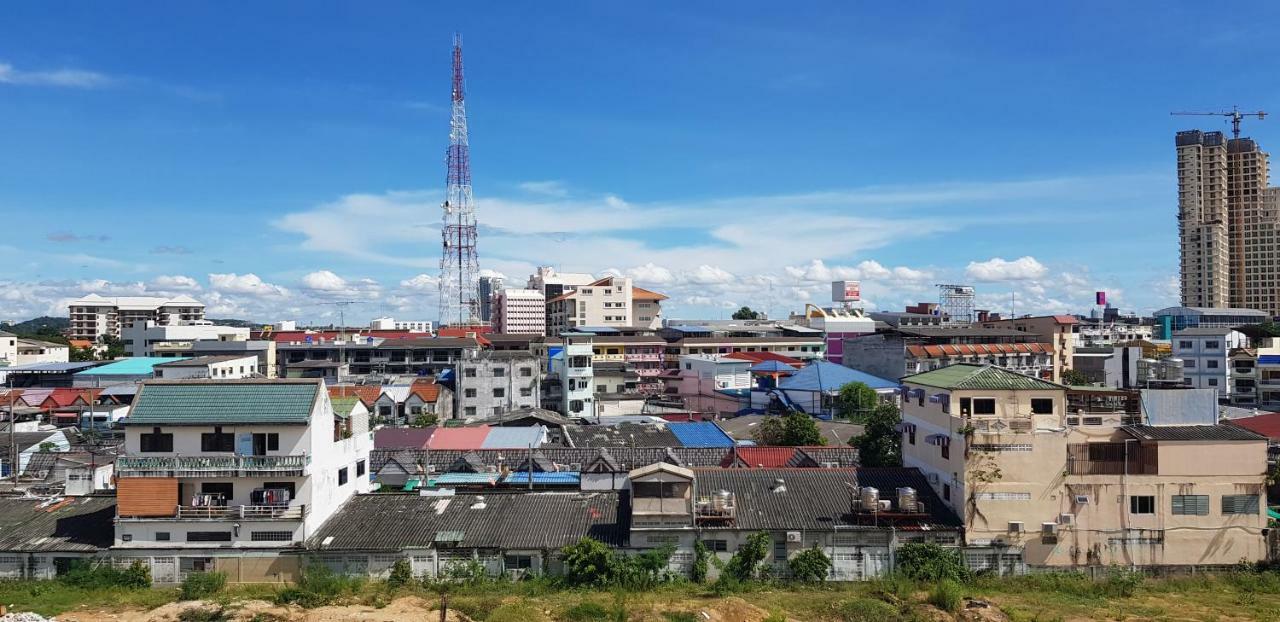 Parinya'S Apartment Pattaya Exterior photo